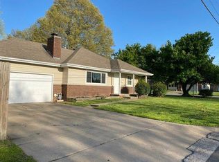 2655 E Meadowmere St, Springfield, MO 65804