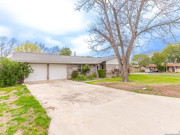 4th image of 409 Pecan Dr.