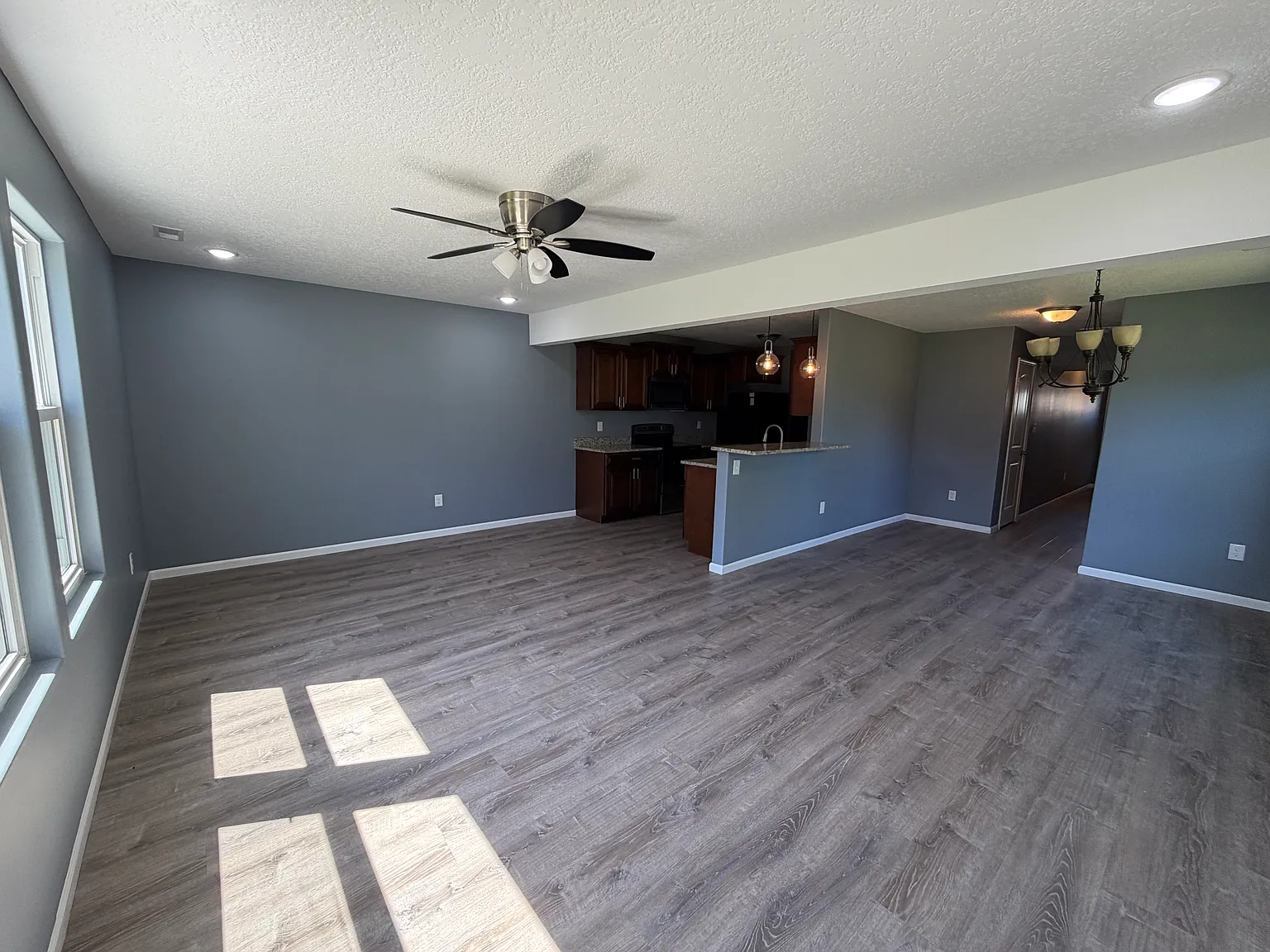 4 bed, 2.5 bath, 1550 sqft, $1,900 — Photo 4
