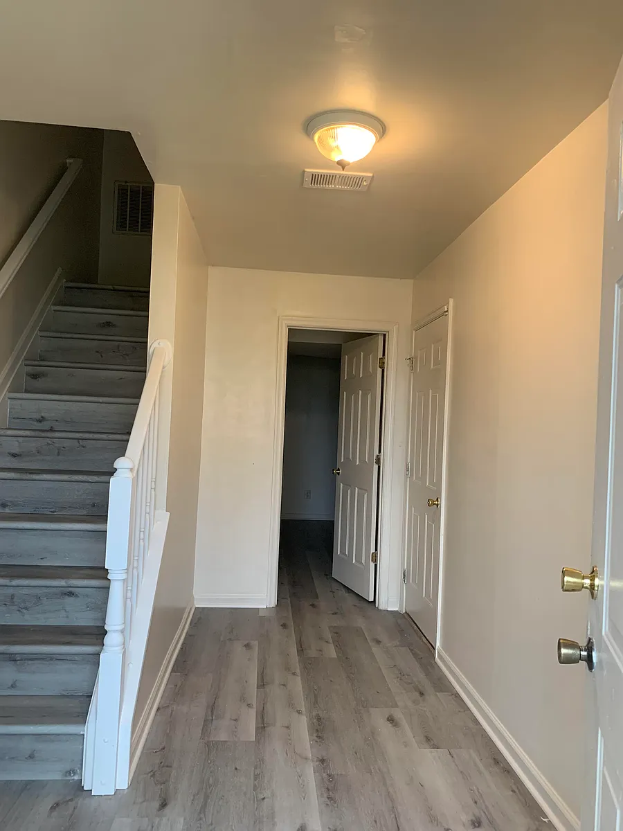 Building Photo - 202 Pony Cir #202