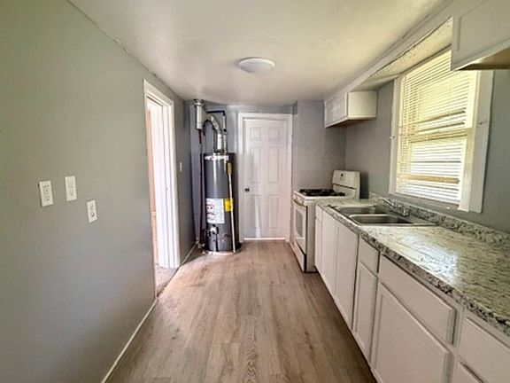 5th image of 11334 Sussex St