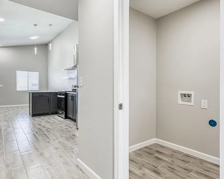 10028 Cross St — Photo 78