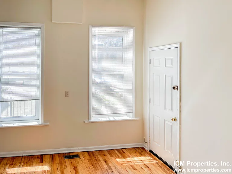 2440 N Southport Ave #1 — Photo 6