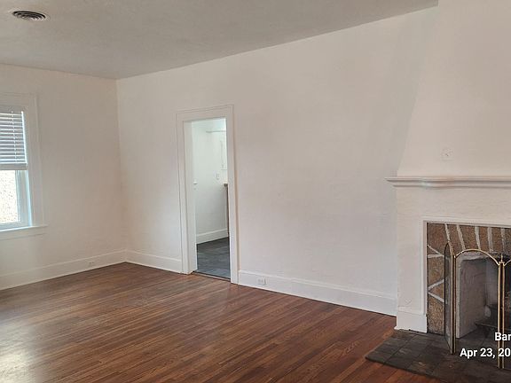 3rd image of 415 Daytona Ave