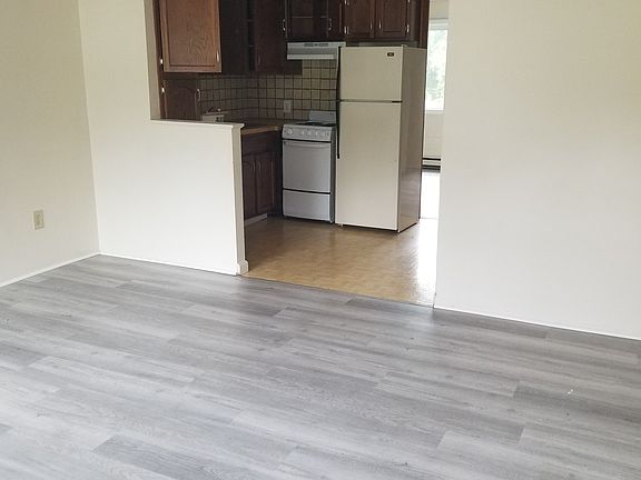 3rd image of 1353 Douglas Ave #4