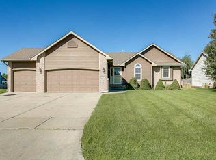 1001 N Old Trail Cir, Valley Center, KS 67147