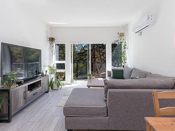 5th image of 991 McKenzie Ave #312