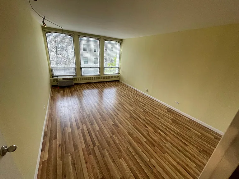 1450 E 55th Pl #318S — Photo 9