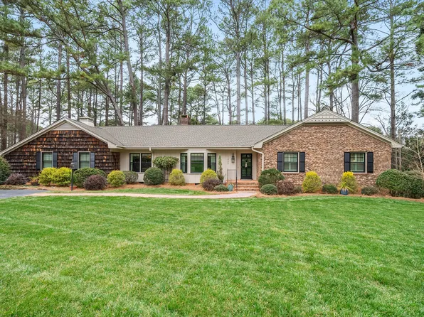 1426 Country Club Dr, Wake Forest, NC 27587