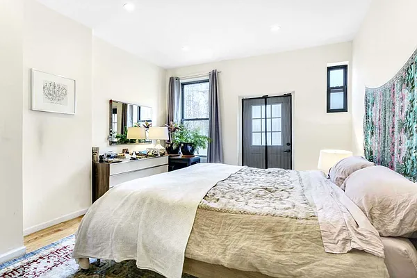 Rented by Anchor Associates | media 21