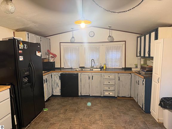 3rd image of 987 W Maplecrest Dr