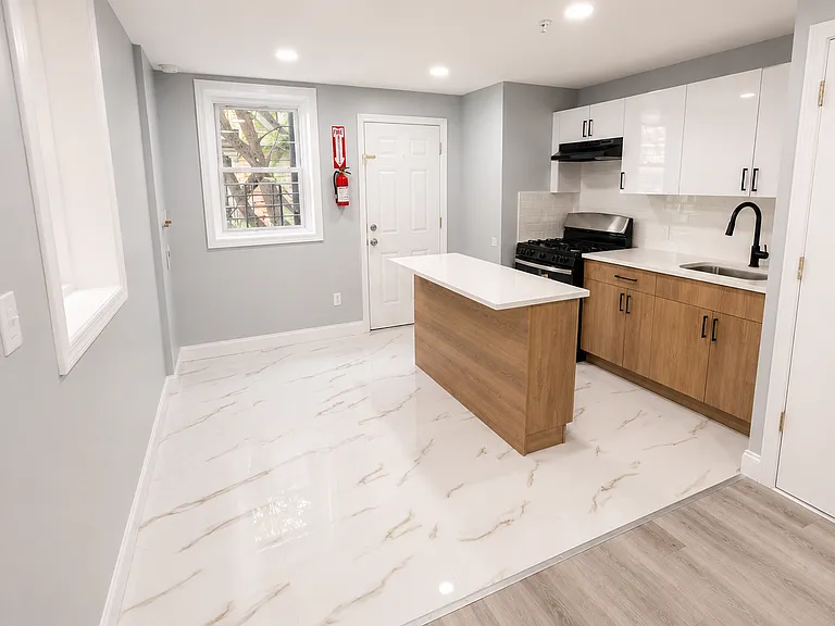 96 Eaton Pl #2L — Photo 3
