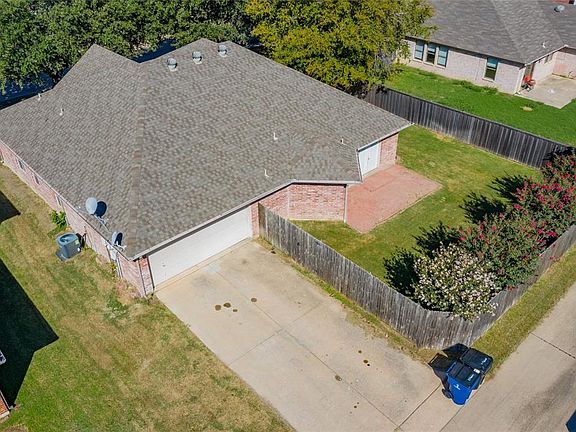 4th image of 6404 White Oaks Ln
