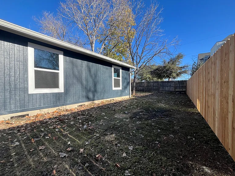 105 Chico St — Photo 21