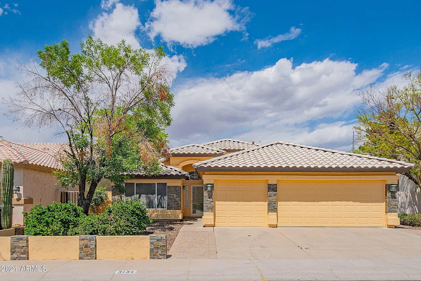 4 bed, 1899 sqft, $2,700 — Photo 3