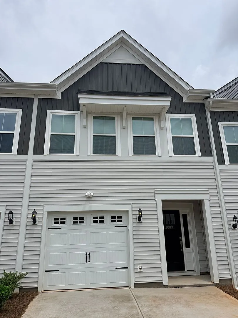 Brand New Home minutes from Uptown! — Photo 1