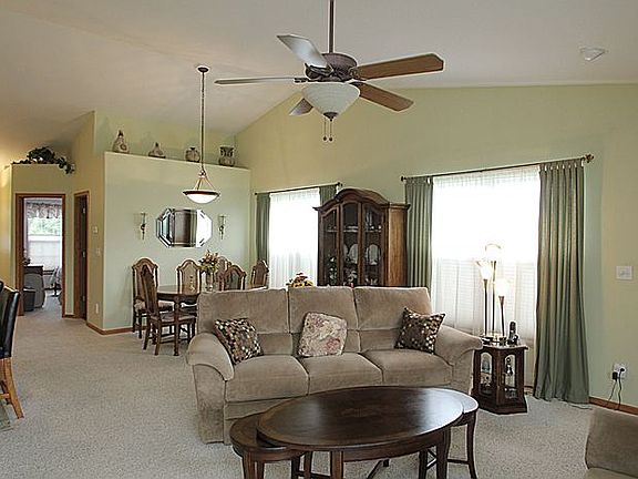 3rd image of 931 Willow Ln #B