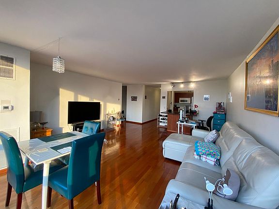 3rd image of 2650 N Lakeview Ave APT 1405