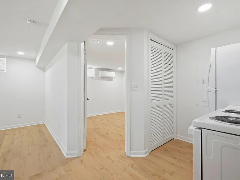 414 Madison Ct SE — Photo 18