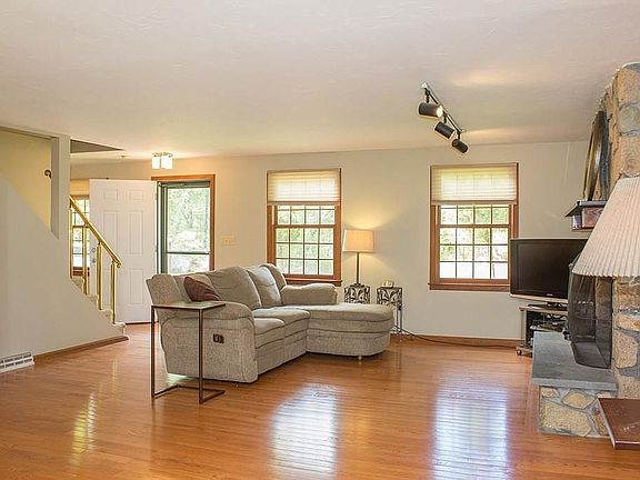 3rd image of 154 Seekonk St