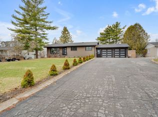 1611 Sunnyside Rd, Kingston, ON K7L4V4