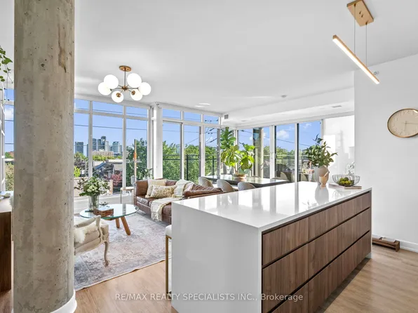 205 Manning Ave #310, Toronto, ON M6J 0E2
