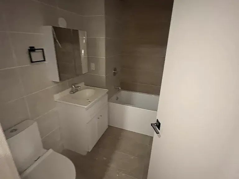 1670 Nelson Ave #1B — Photo 4