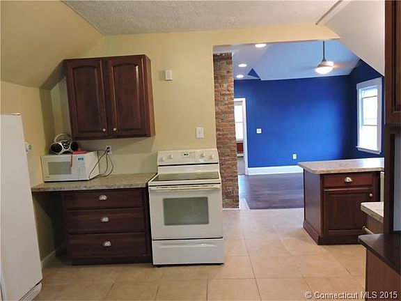 2nd image of 295 Lasalle St #3