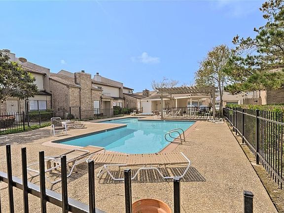 5th image of 13319 Parkway Blvd