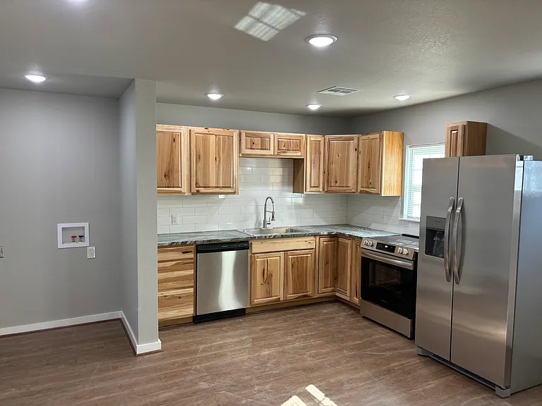 624 S Maple Ave — Photo 7