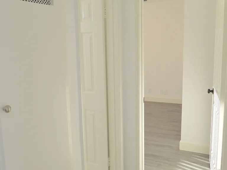 11968 York Ave #8 — Photo 21