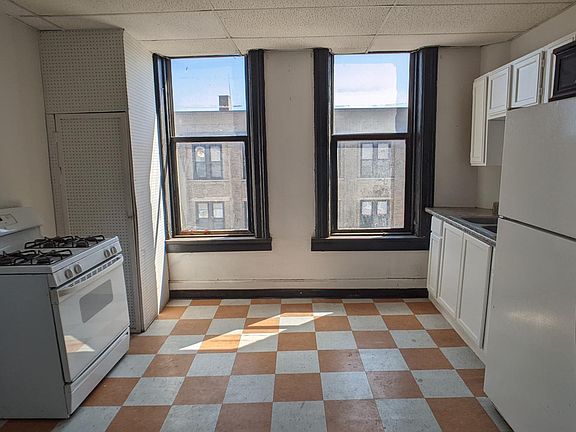2nd image of 1725 S Ashland Ave #3M