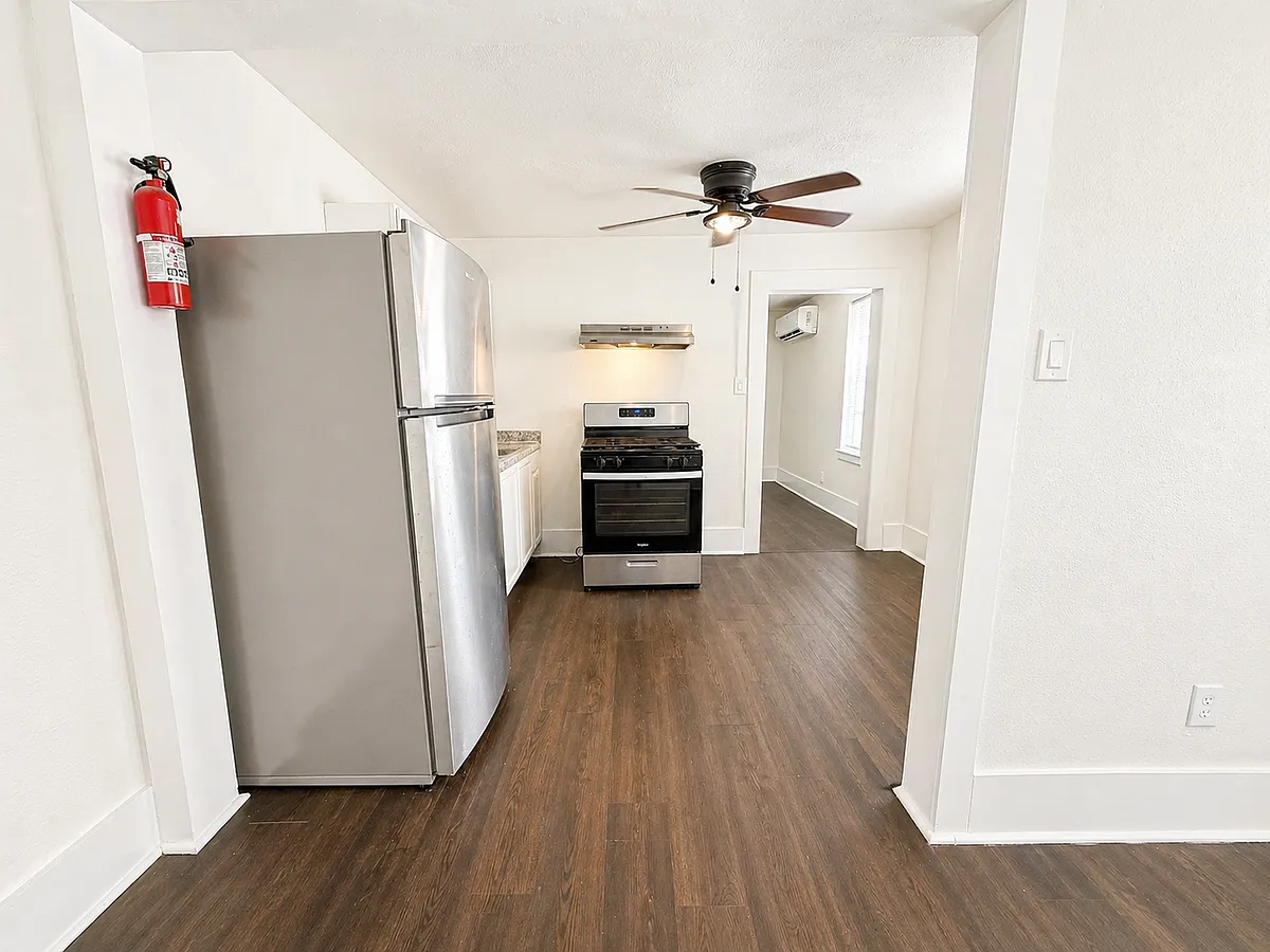 Building Photo - 6833 Avenue C #3