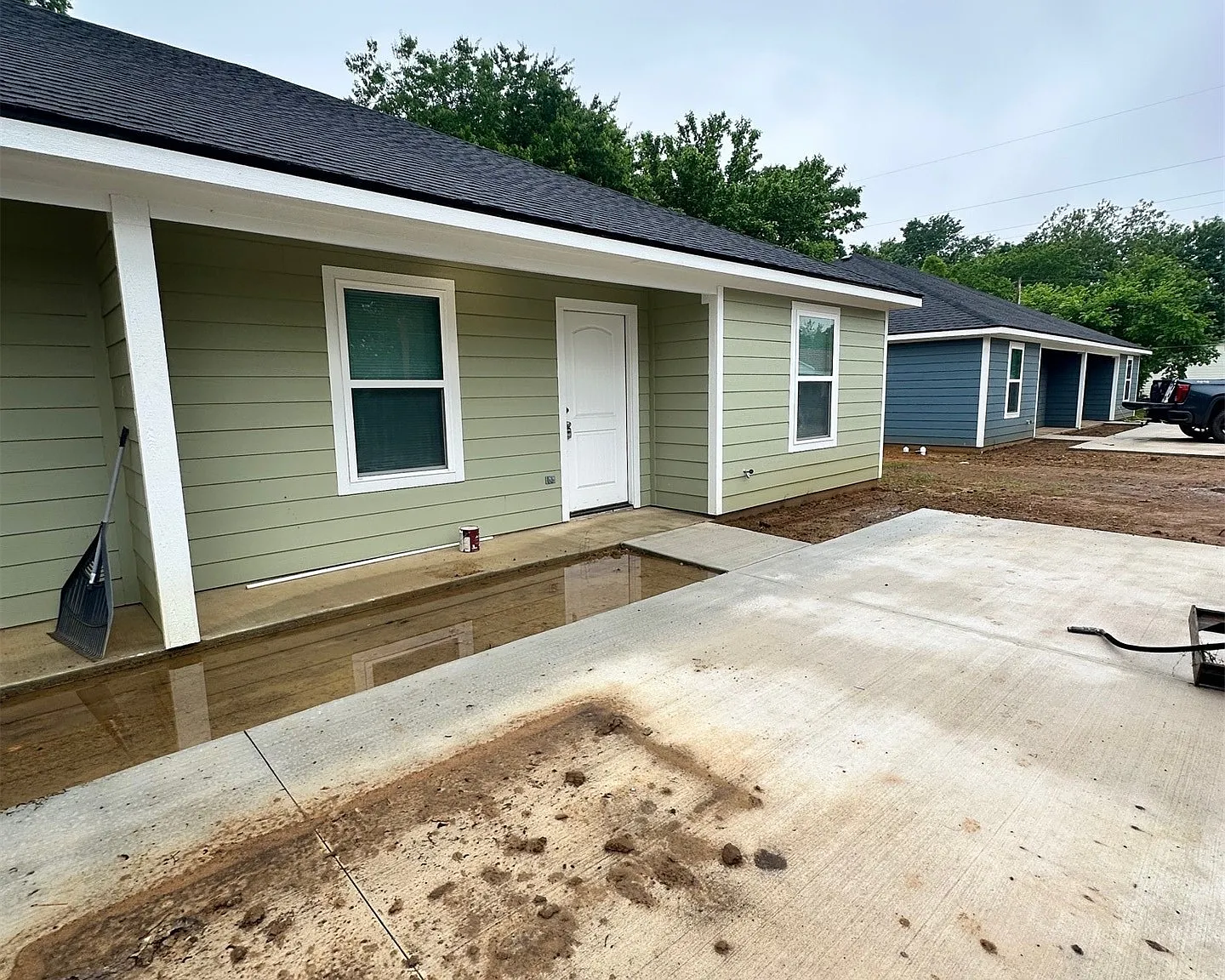 2 bed, 2.0 bath, 1025 sqft, $1,200 — Photo 1