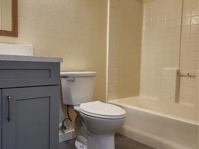 1131 E Doran St #105 — Photo 14