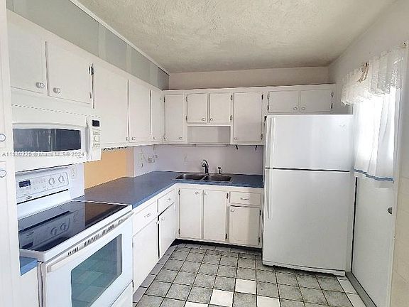 3rd image of 604 NE 2nd St APT 422
