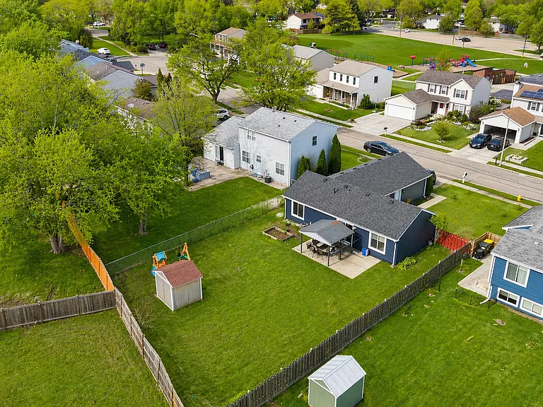 828 Huron Ct — Photo 20