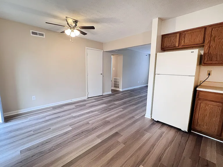 East Pointe Apartments — Photo 22