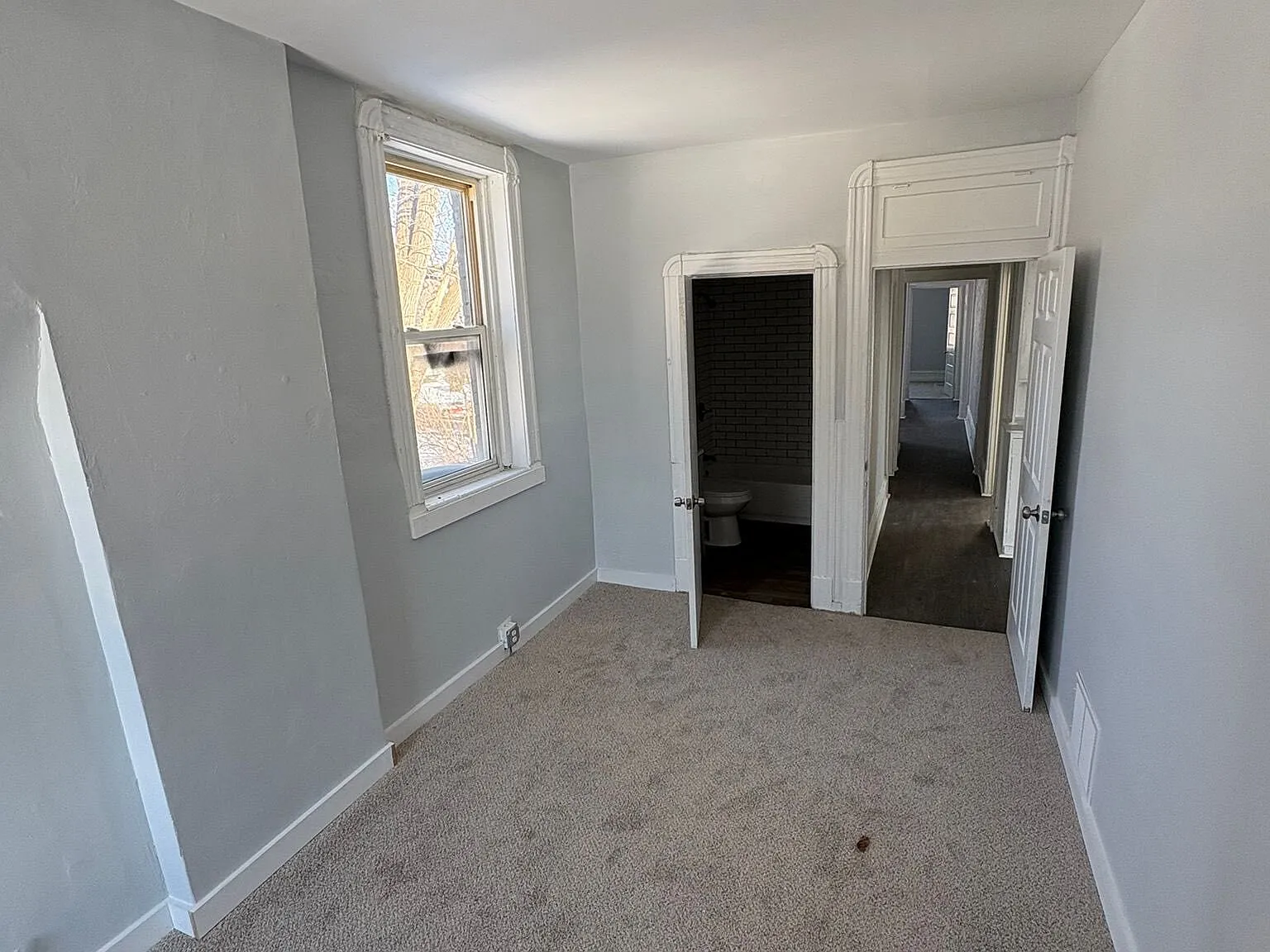 5846 Page Blvd - B — Photo 2