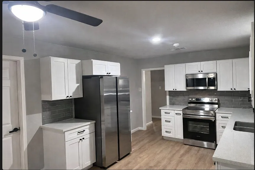 5 bed, 2000 sqft, $2,000 — Photo 2