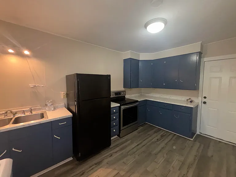 27 Upper Welden St #2 — Photo 3