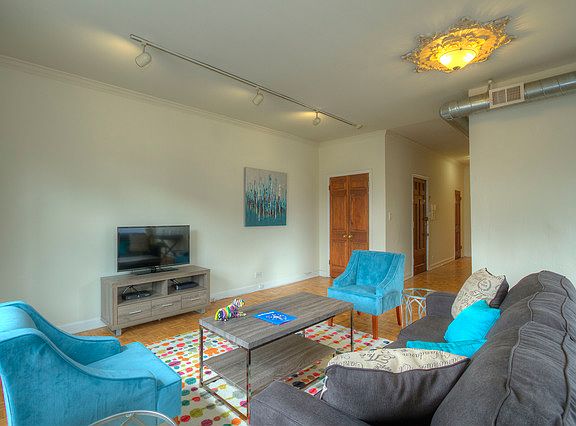 3rd image of 802 W Belmont Ave APT 2E