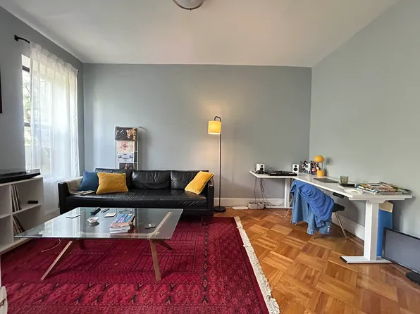 1040 Park Place image 4 of 10