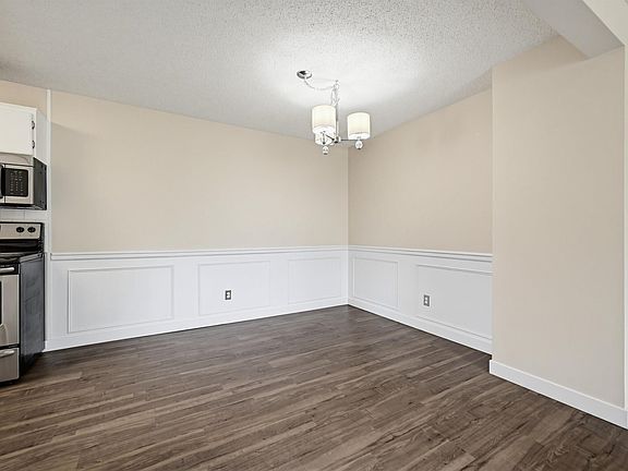 5th image of 817 Erin Pl NW