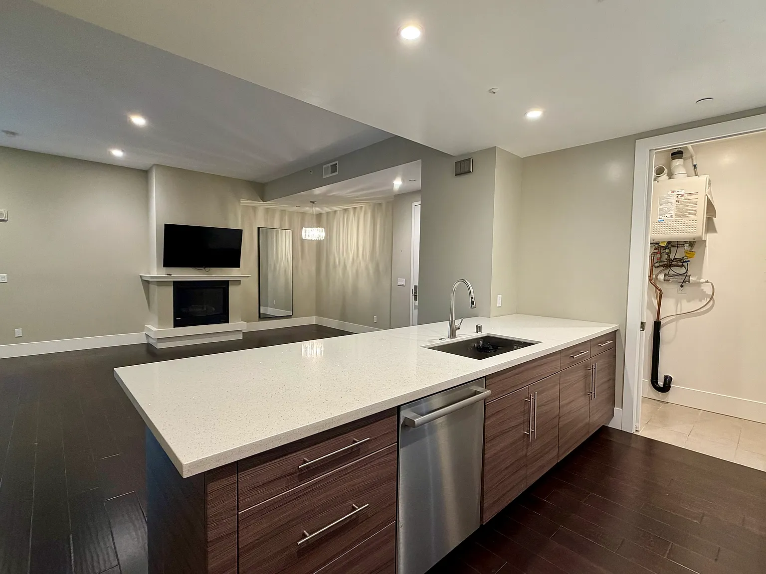 3 bed, 1382 sqft, $5,800 — Photo 4