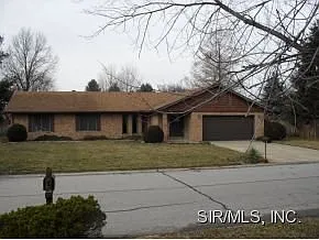 208 Cascade Dr photo 1