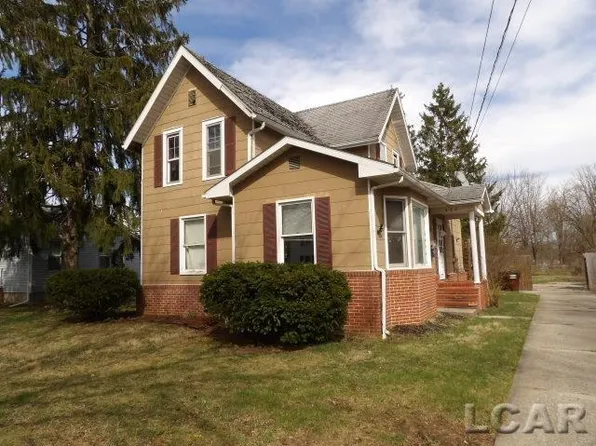 226 N McKenzie St, Adrian, MI 49221