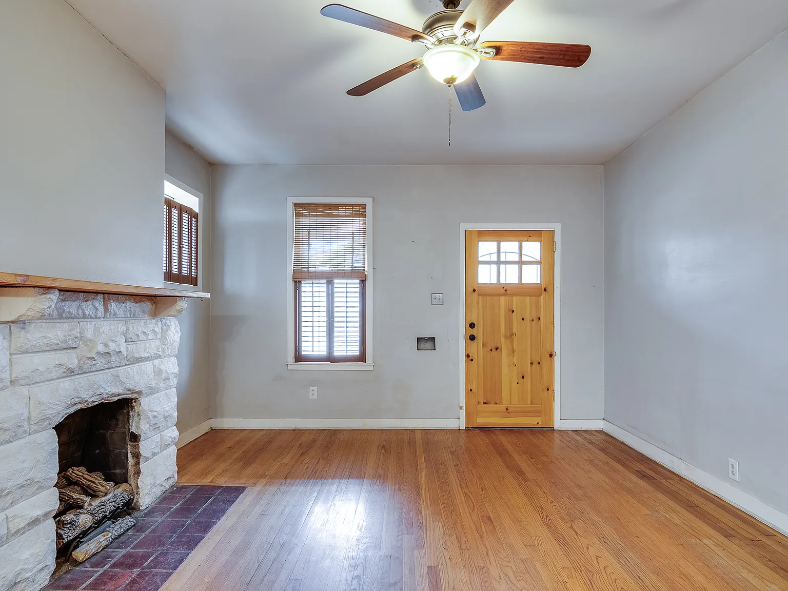 3 bed, 1346 sqft, $1,850 — Photo 2