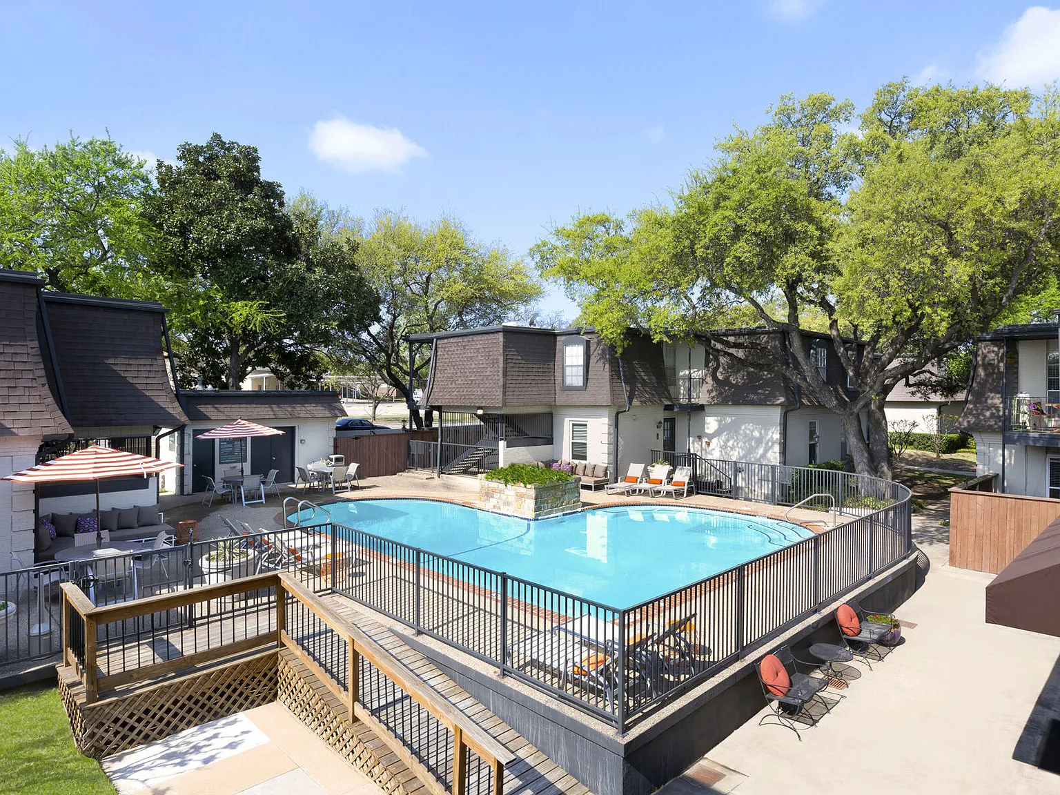 Monticello Apartments — Photo 3