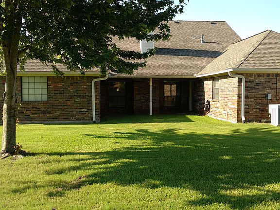 2nd image of 301 Saint Andrews Ct